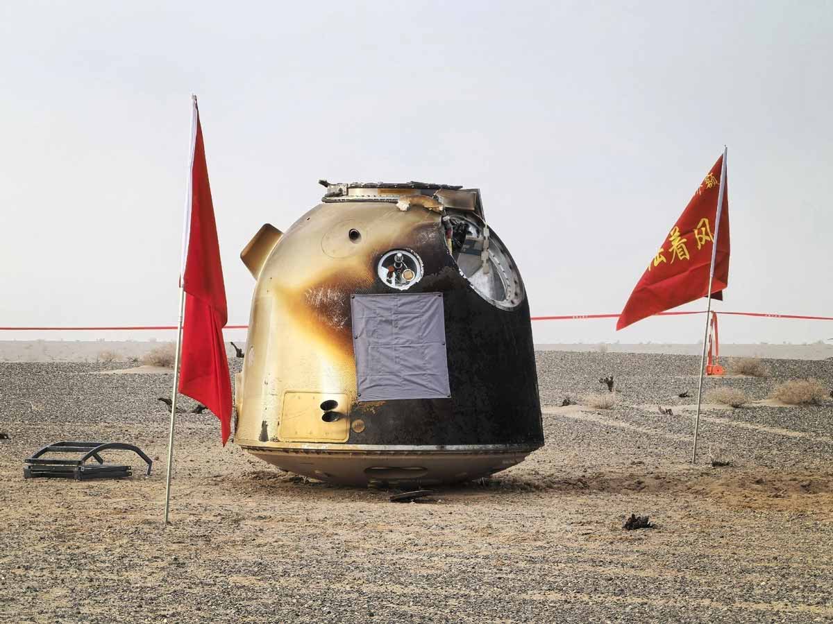 La capsule Shenzhou-20 au sol après son retour sans équipage en janvier 2026 suite à la réparation du hublot fissuré