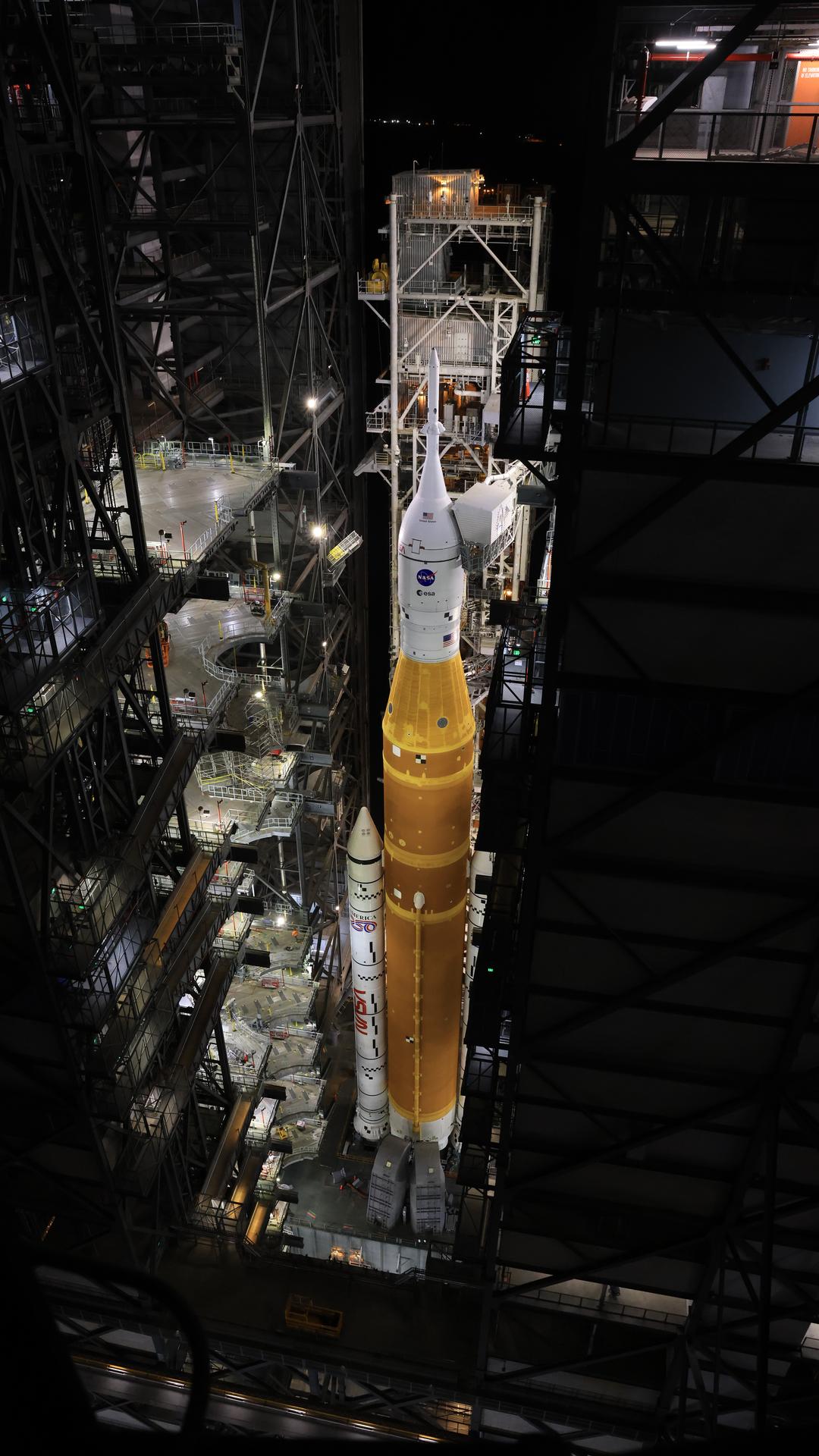 Fusée SLS Artemis 2 rollback Vehicle Assembly Building crawler-transporter 2 NASA Kennedy Space Center 25 février 2026