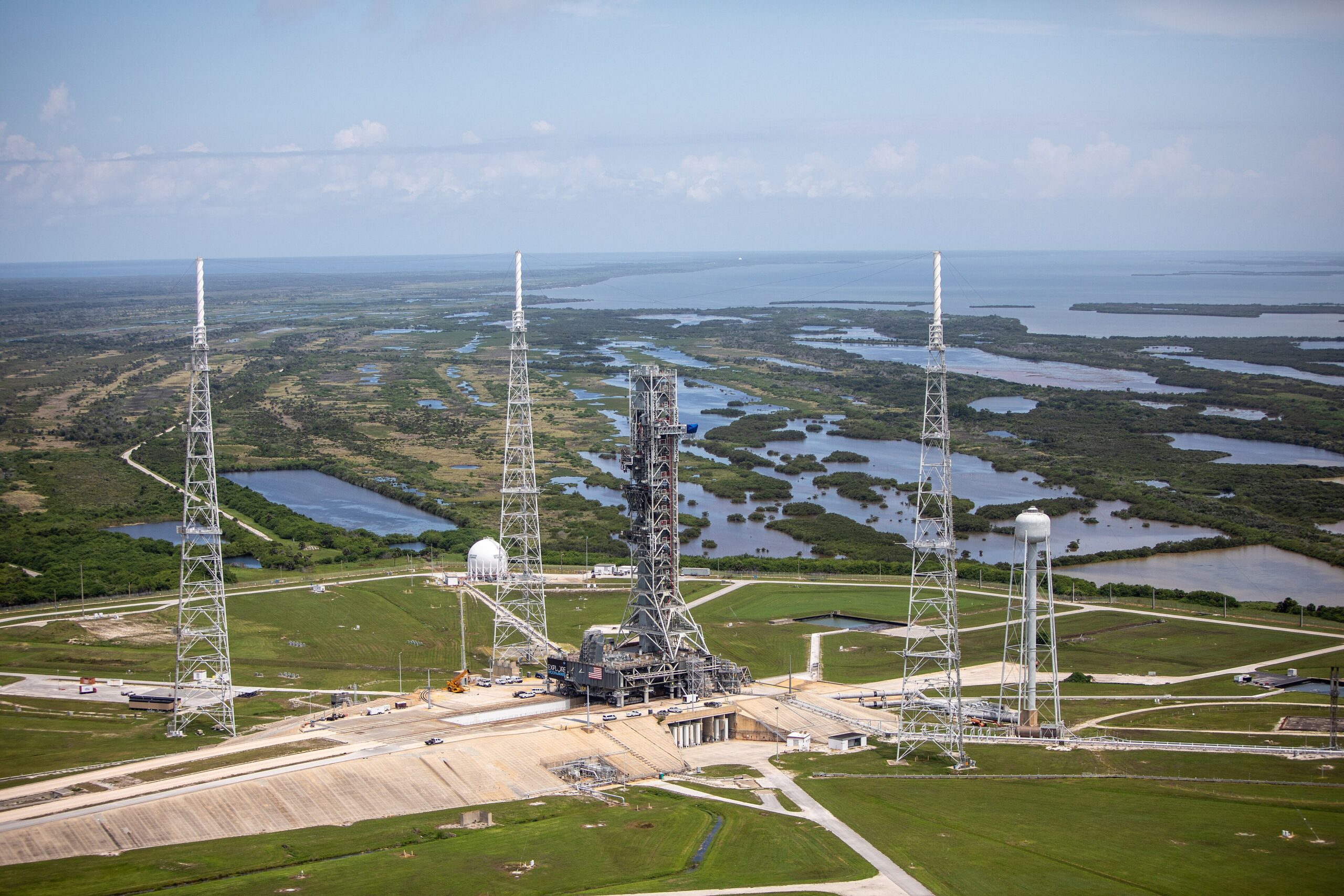 Photographie aérienne Launch Complex 39B Kennedy Space Center Mobile Launcher-1 juin 2019 programme Artemis NASA