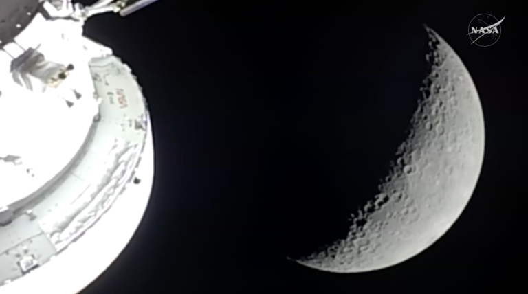 Orion en orbite lunaire