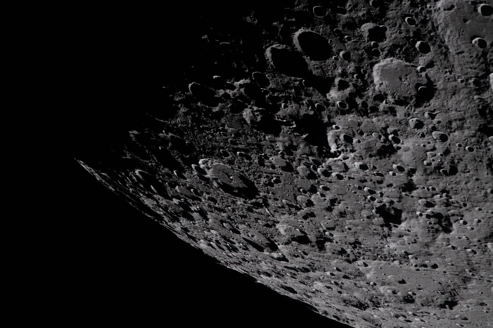 Surface lunaire cratères terminateur Jule Birkhoff Stebbins Artemis II NASA