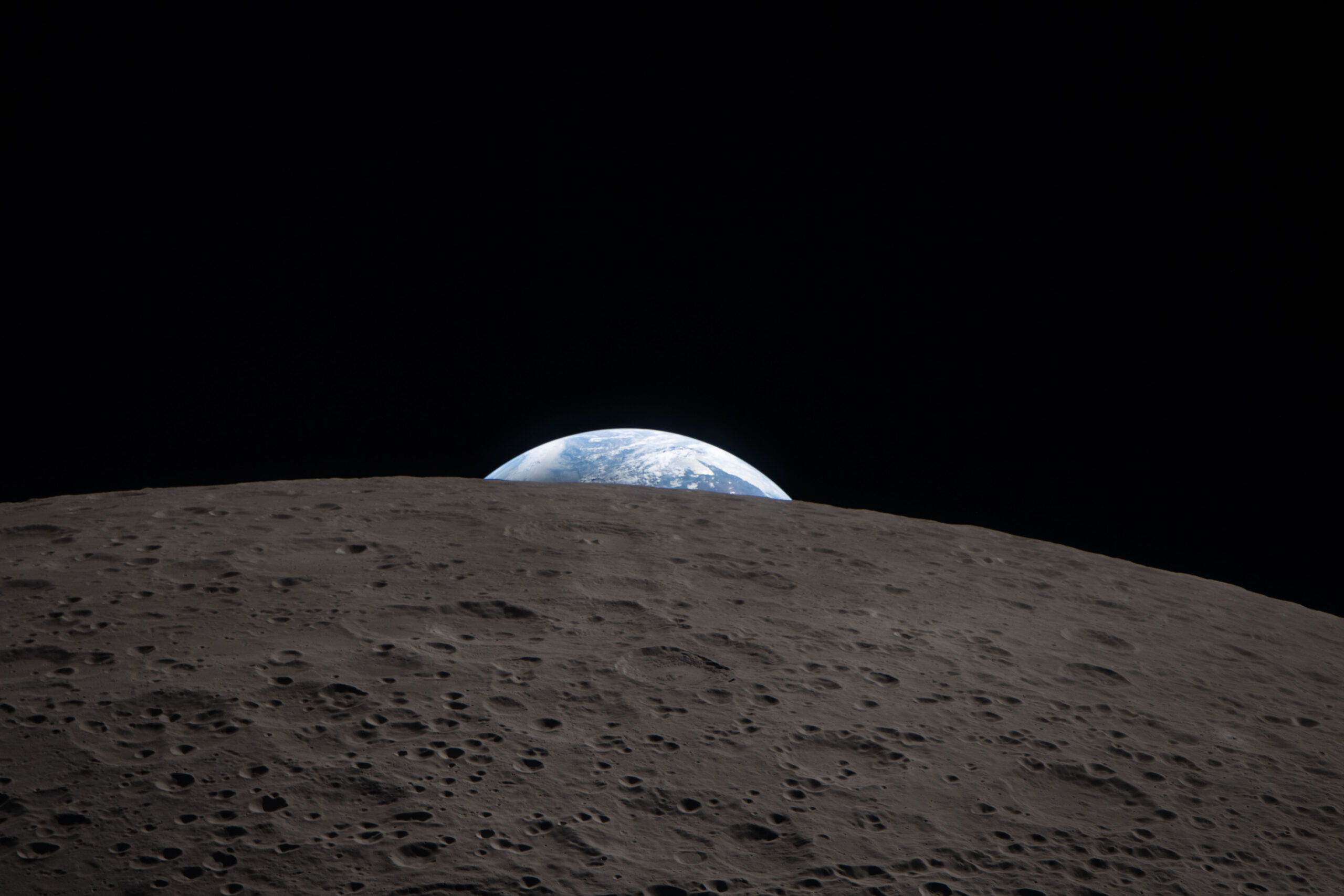 Earthset Artemis II écho Earthrise Apollo 8 1968 face cachée Lune NASA