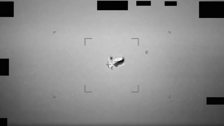 un ovni dans la caméra d'un avion