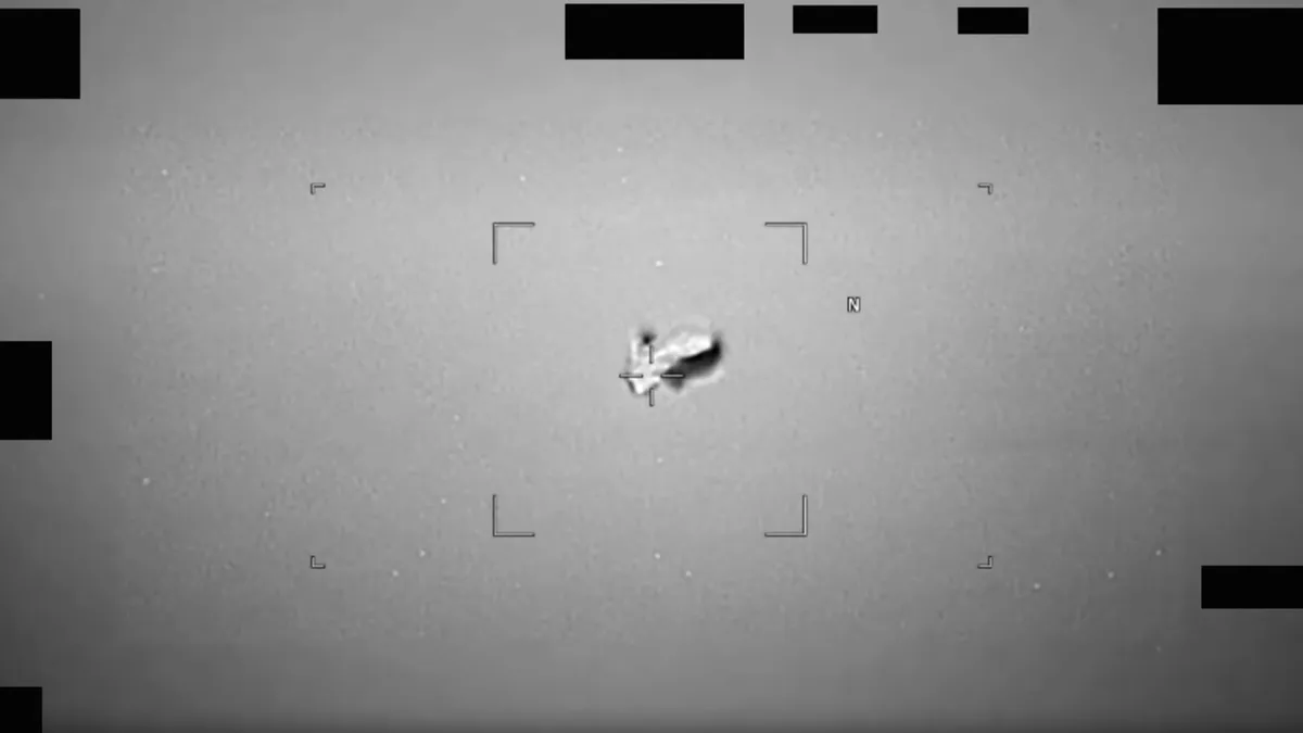 un ovni dans la caméra d'un avion