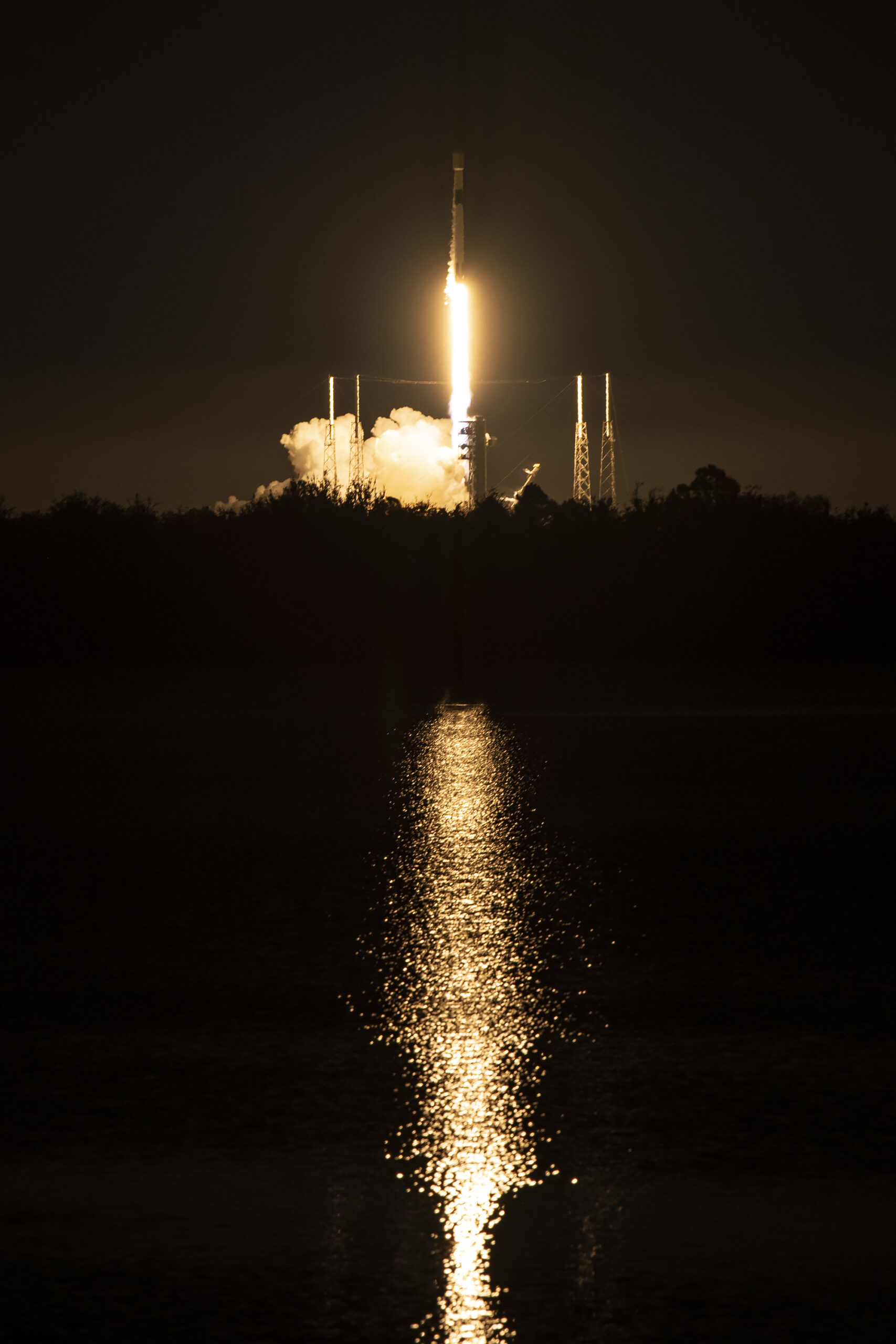 spacex-falcon-9-decollage-cape-canaveral-starlink-slc40